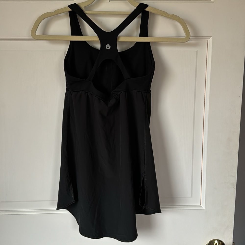Lululemon Racer Back Tank With Shelf Bra. Size 4